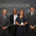 Puerto con contenedores de exportación
