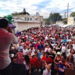 Artista costarricense en presentación musical